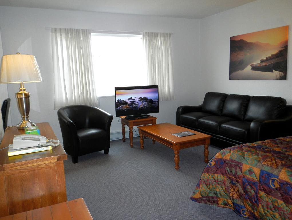 Mayfair Motel Victoria Room photo
