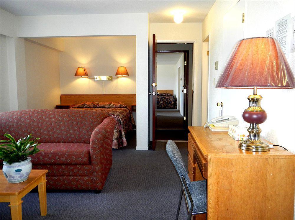 Mayfair Motel Victoria Exterior photo
