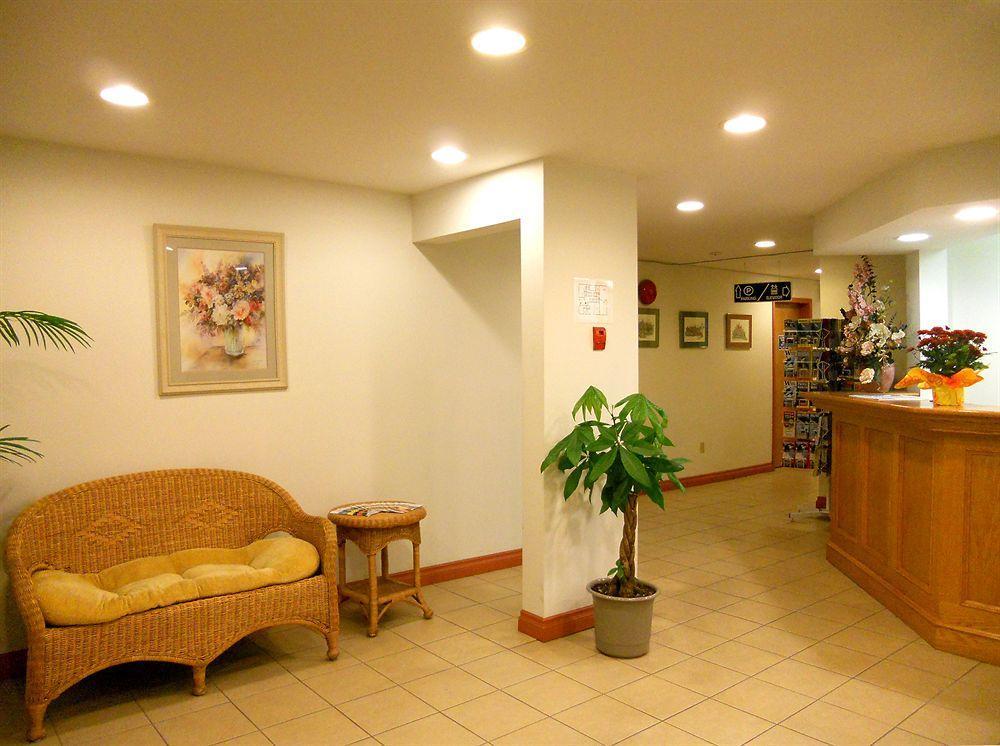 Mayfair Motel Victoria Exterior photo