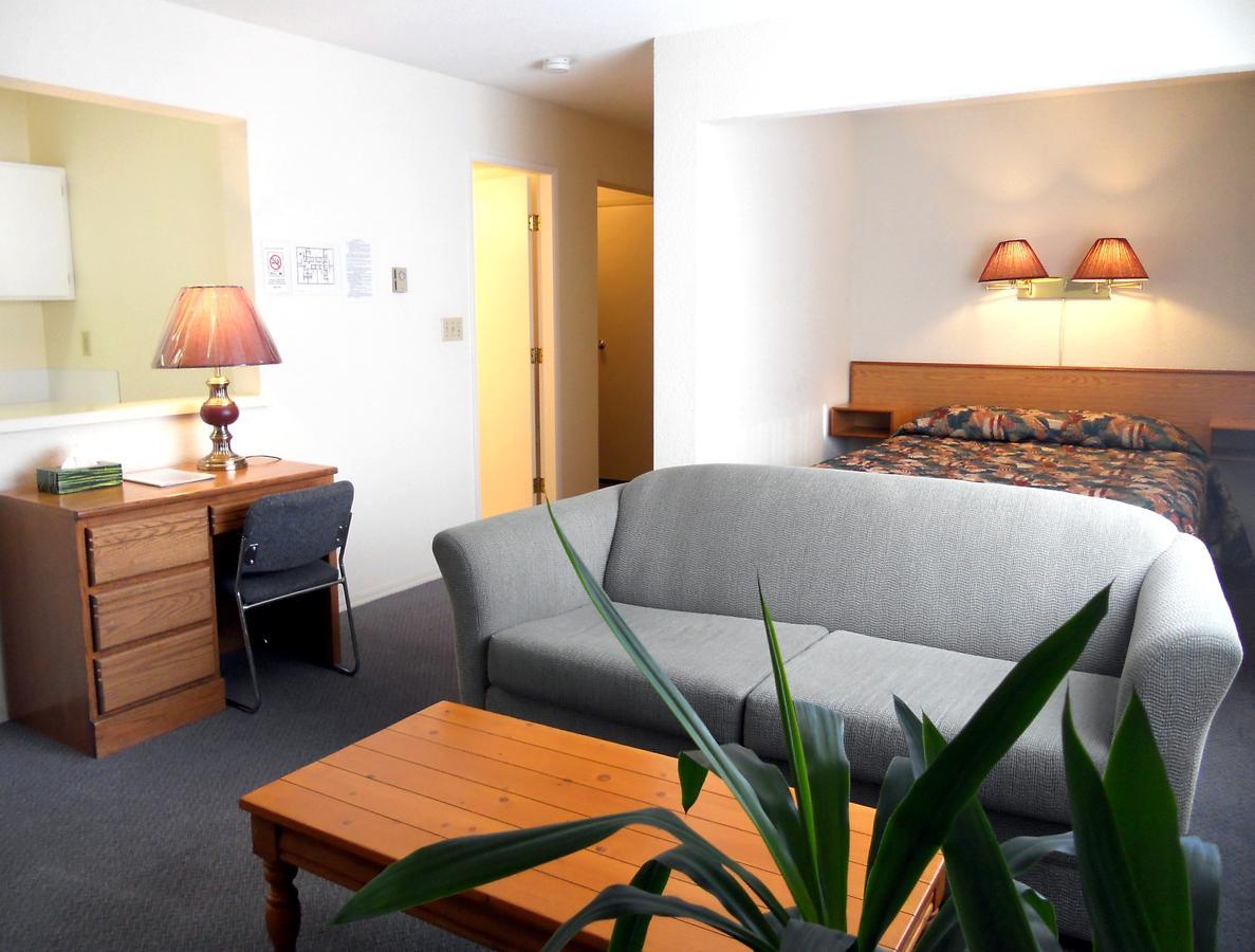 Mayfair Motel Victoria Room photo